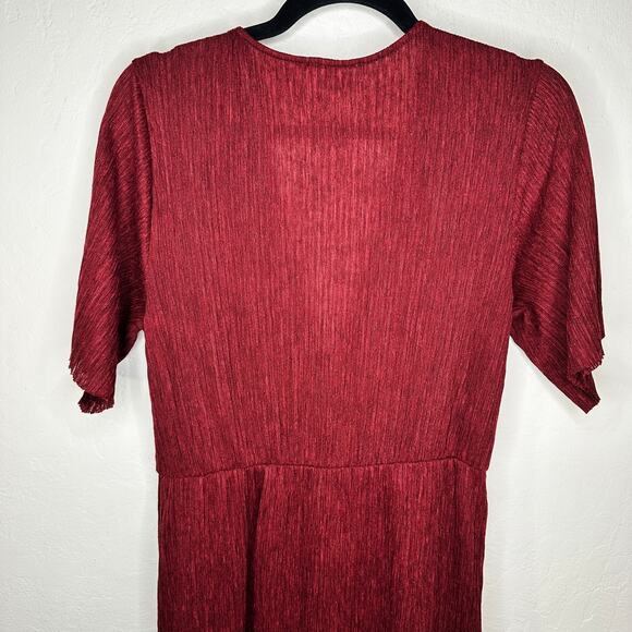 All in Favor Dolman Plisse Textured Short Sleeve Burgundy Midi Dress Medium - Picture 11 of 15